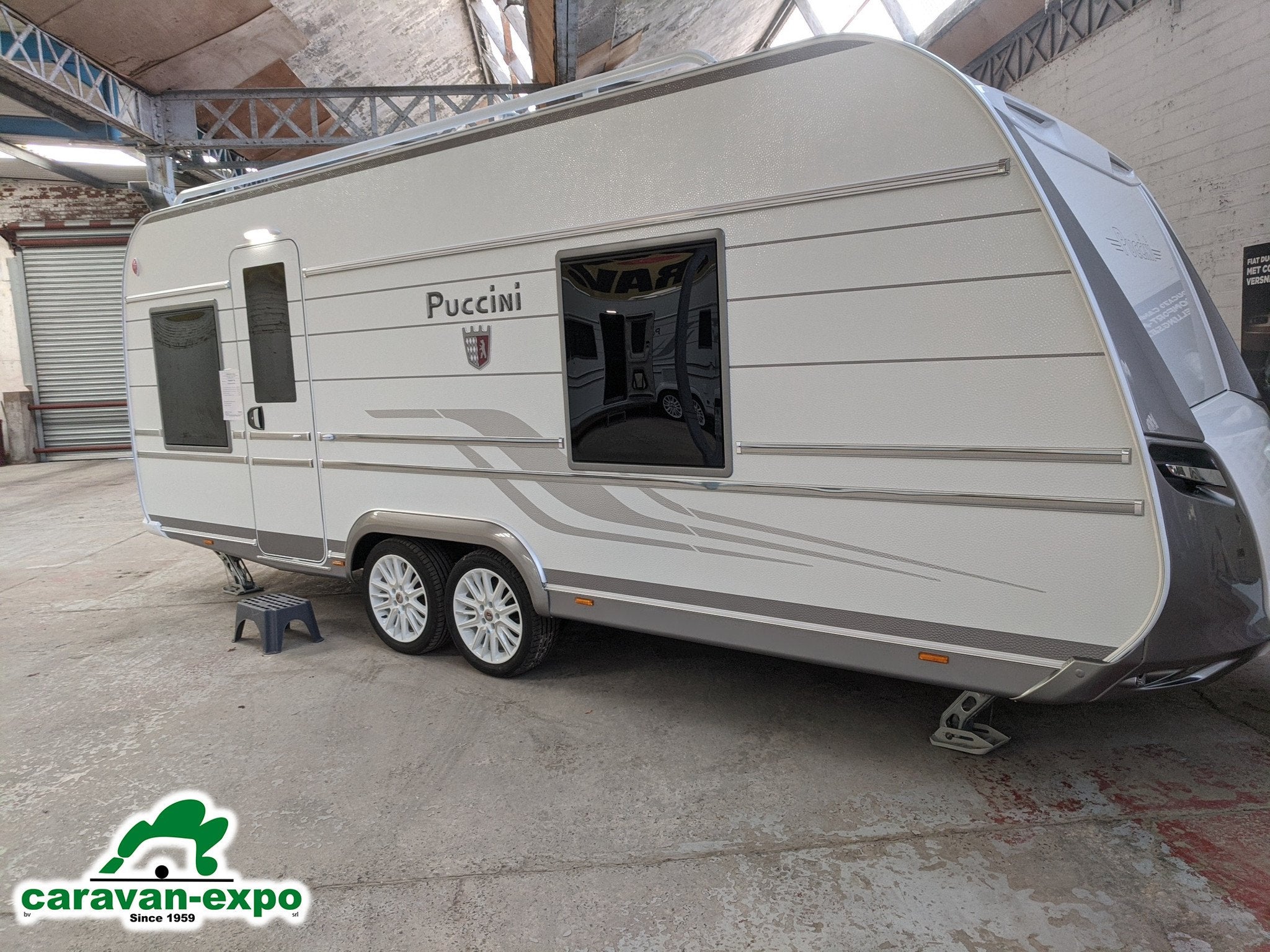 TABBERT Puccini 575 SDF/F 2025, Caravans en Kamperen, Bedrijf, 1500 - 2000 kg, Tot en met 4, Tabbert