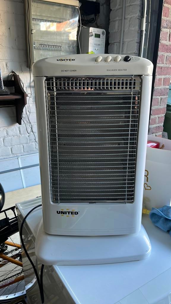 United Halogen Heater 1200W, Doe-het-zelf en Bouw, Verwarming en Radiatoren, Ophalen, Gebruikt