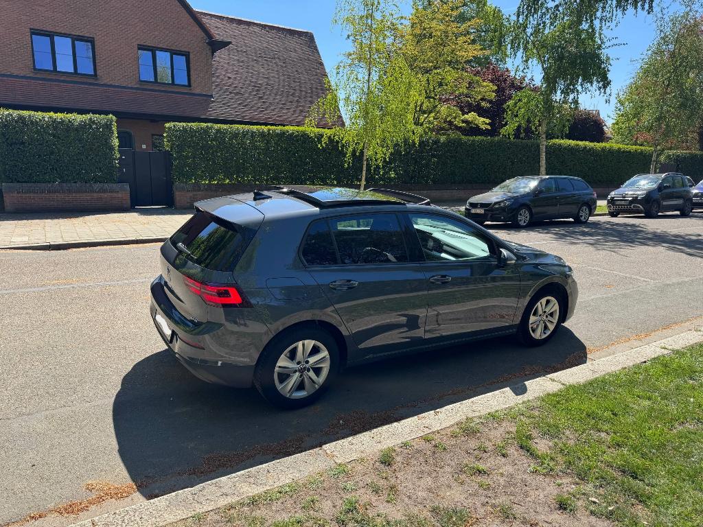 VW Golf 8 - 1.5 eTSI 150pk Automaat - FULL OPTION, Auto's, Volkswagen, Automaat, Berline, Zilver of Grijs, Lichtsensor