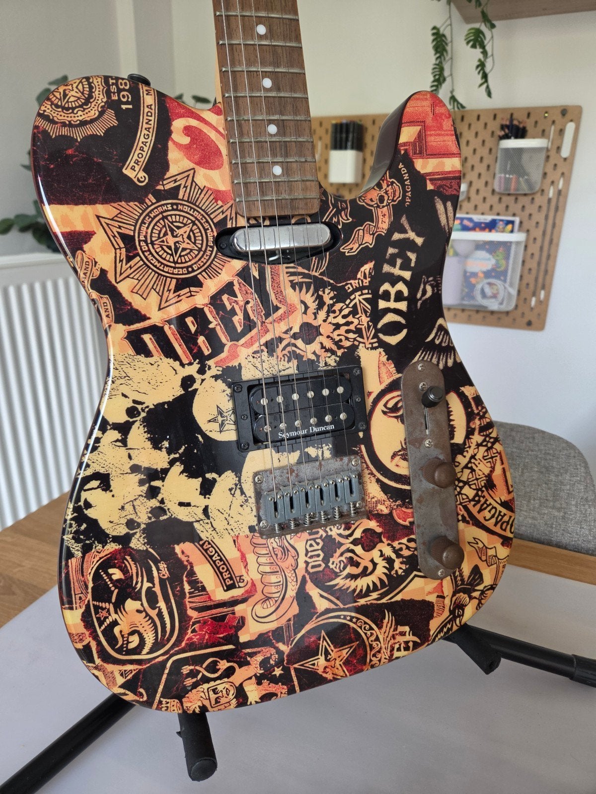 ​Guitare électrique Squier Telecaster "Obey" Graphic, Musique & Instruments, Enlèvement, Fender