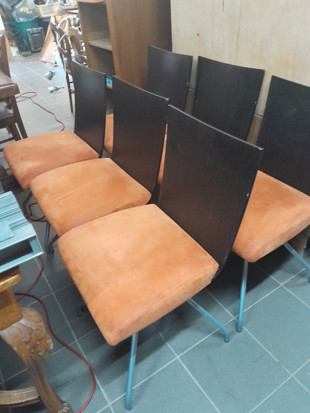 Nous avons 6 chaises