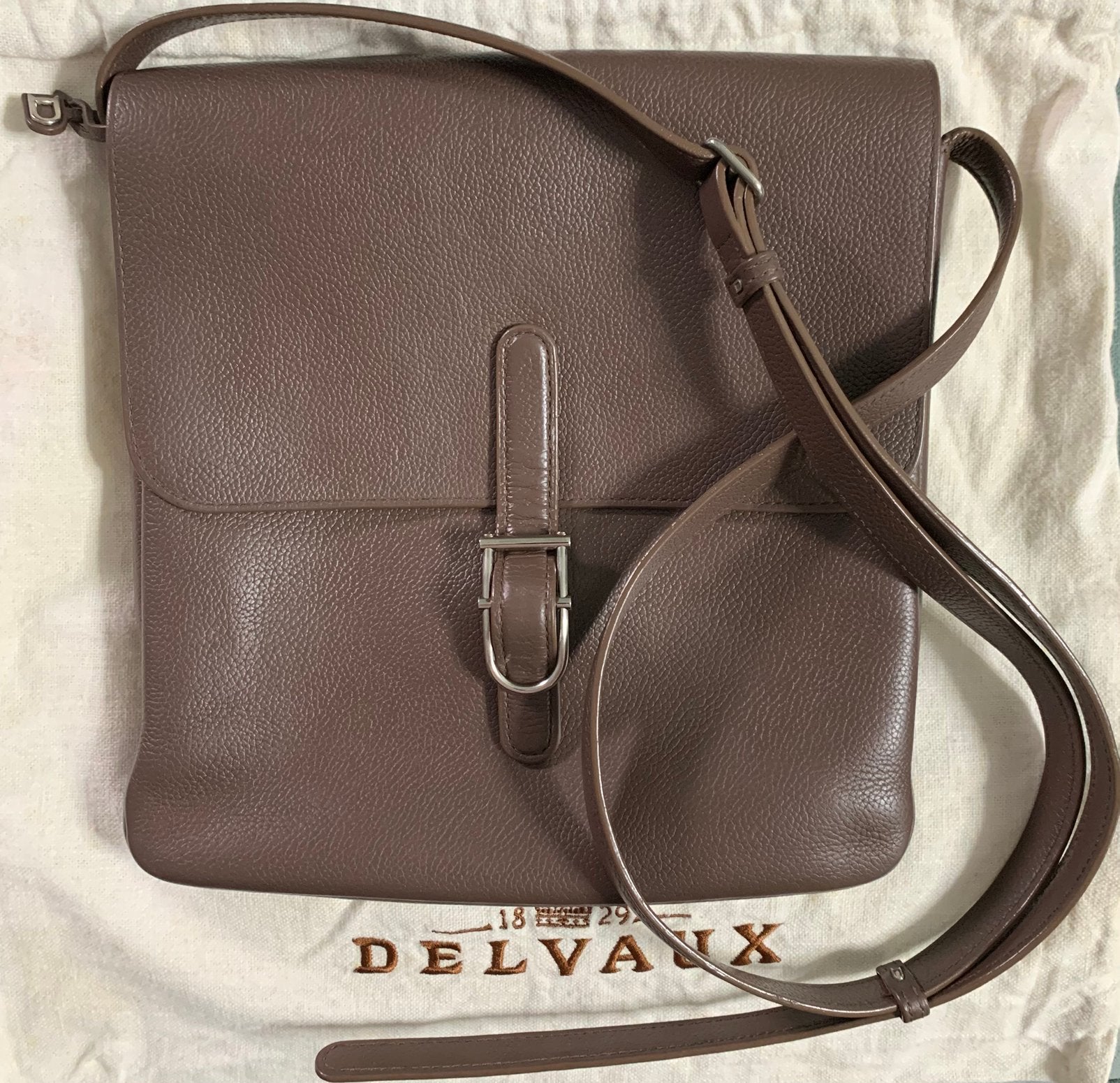 Delvaux crossover, Enlèvement ou Envoi, Comme neuf