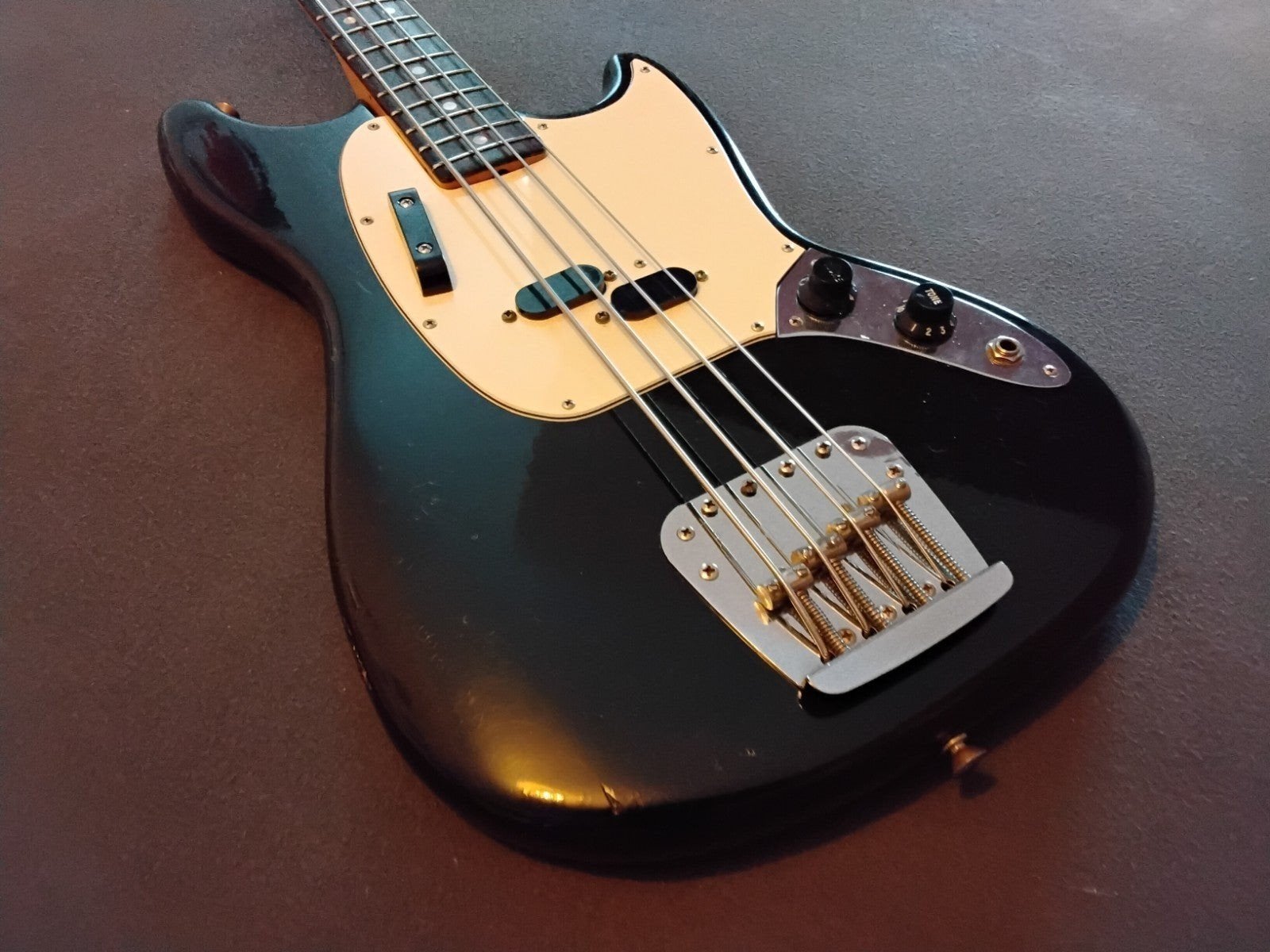 fender Mustang Bass 1977 (échange envisageable avec guitare), Musique & Instruments, Instruments à corde | Guitares | Basses, Enlèvement