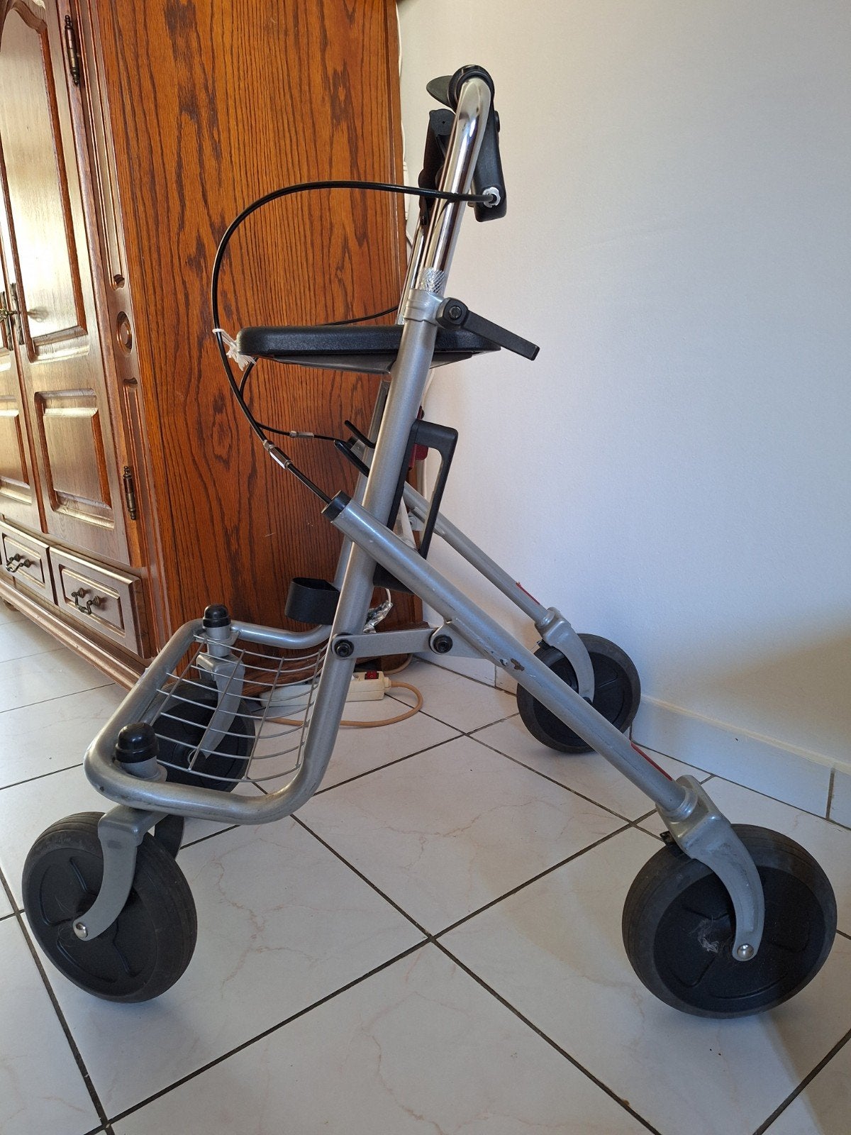 Déambulateur avec 4 roues, Ophalen, Zo goed als nieuw
