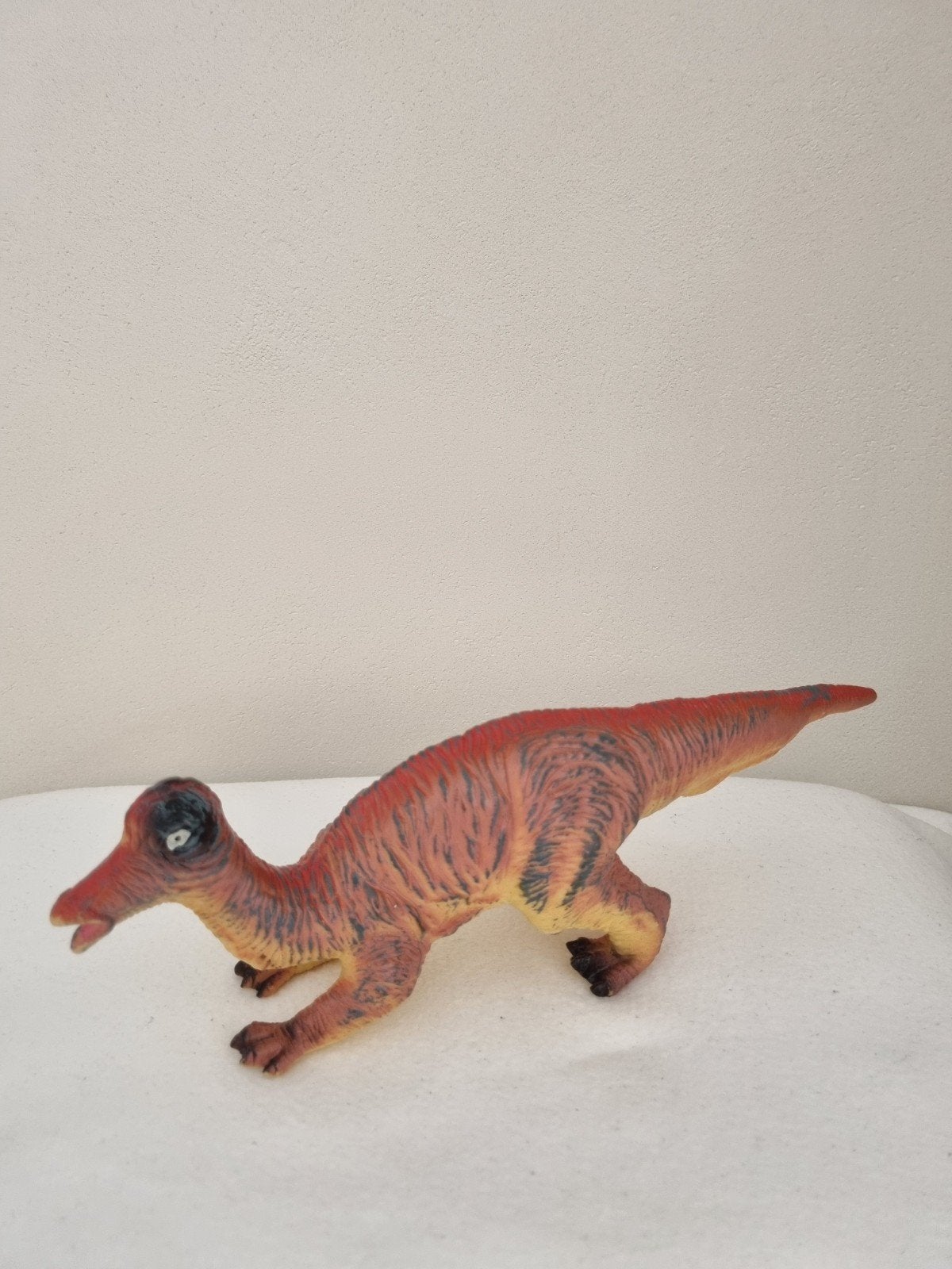 Dinosaure de 9,5 cm de haut et 30 cm de long, Enfants & Bébés, Jouets | Figurines, Enlèvement ou Envoi, Comme neuf
