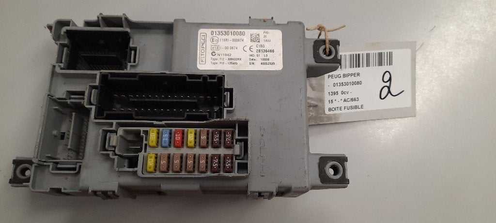 BOITIER FUSIBLES Peugeot Bipper (AA) (01353010080), Utilisé, Peugeot
