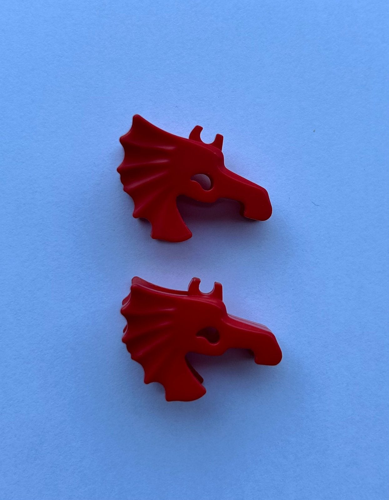 Casque de cheval Lego rouge (2x), Enfants & Bébés, Jouets | Duplo & Lego, Lego, Accessoire, Comme neuf, Complet
