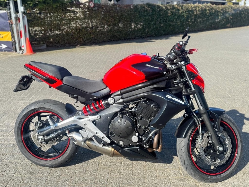 Unieke rode Kawasaki ER6N, 2015, km 14000, Motoren, Motoren | Kawasaki, Particulier, Naked bike, meer dan 35 kW, 2 cilinders, ABS