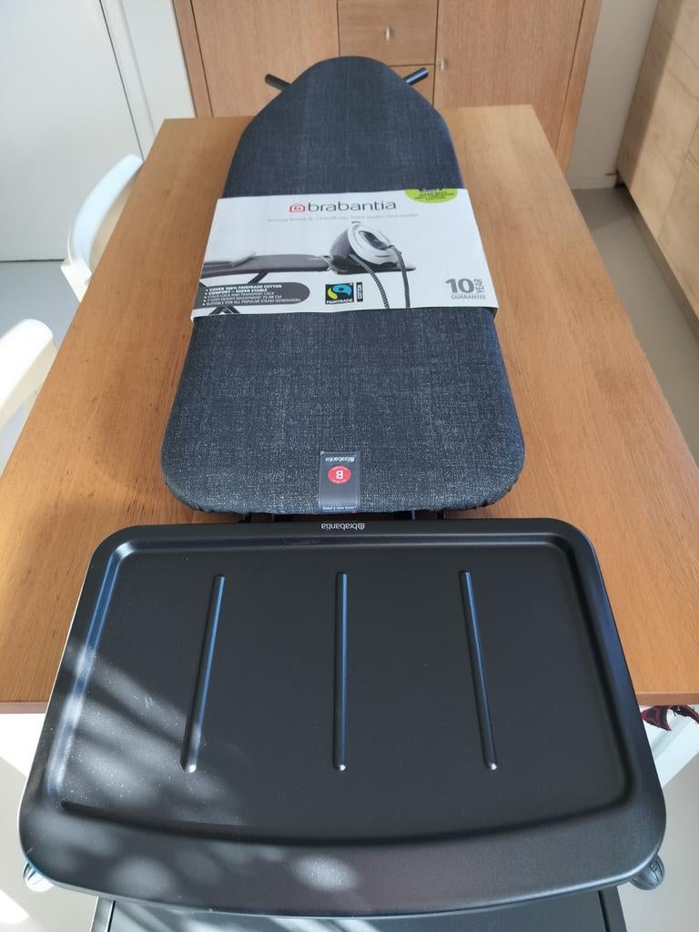Table à repasser Brabantia B 124x38cm noir denim NOUVEAU !, Electroménager, Enlèvement, Neuf