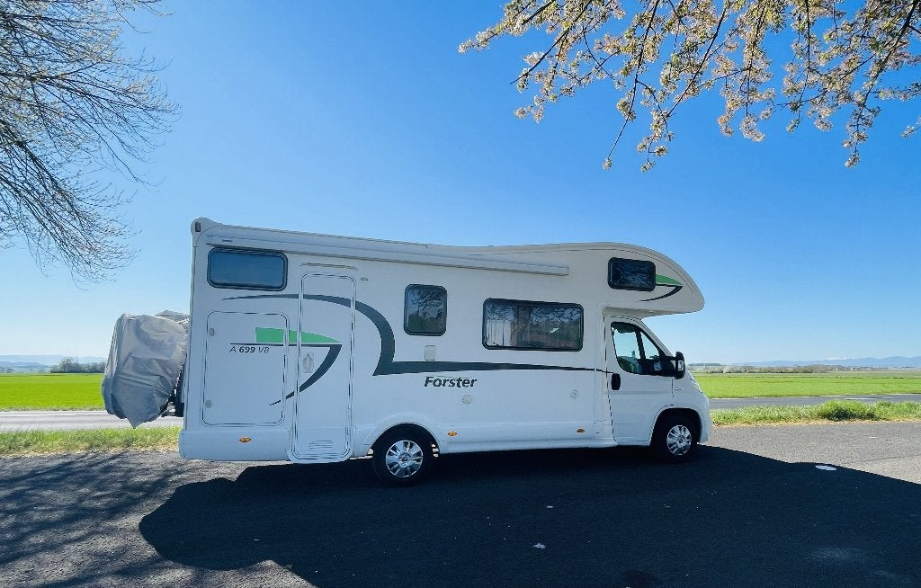 Alkoofcamper Euramobil Forster A699VB, Caravans en Kamperen, Mobilhomes, Automaat, Chemisch toilet, Alkoof, Ringverwarming
