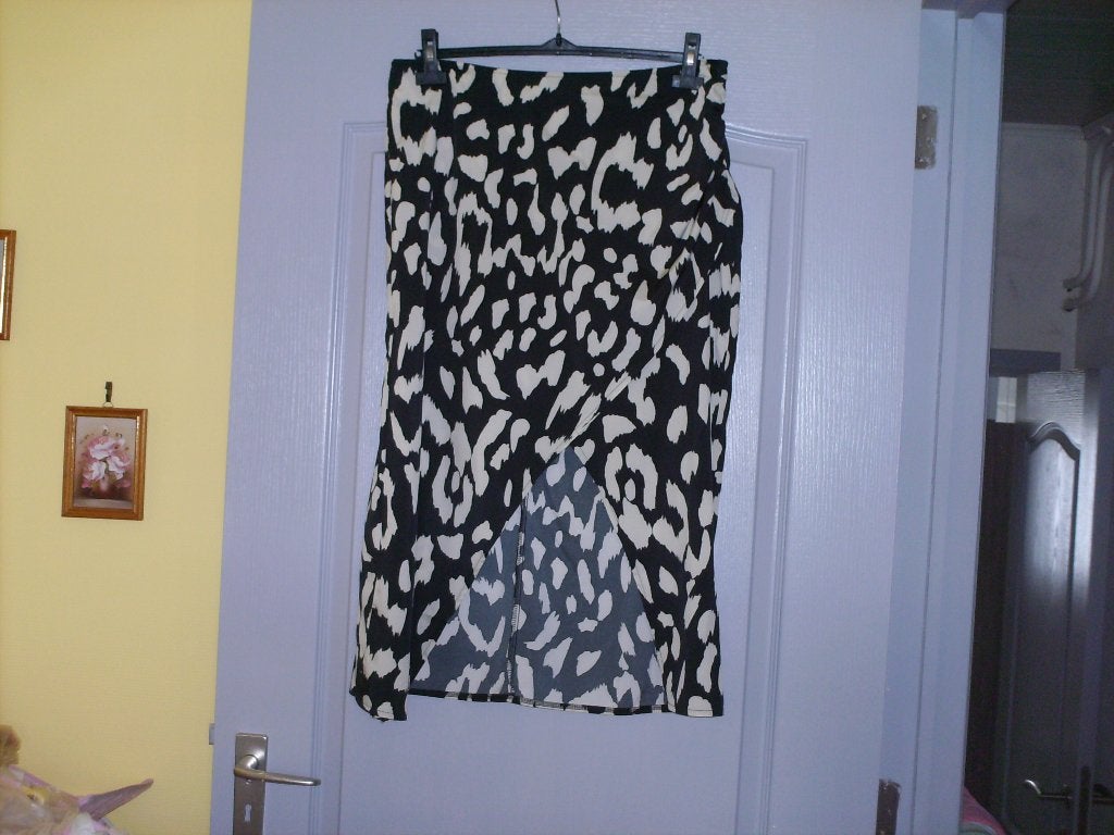 a vendre jupe pour dame, Enlèvement ou Envoi, Autres couleurs, Sous le genou, Taille 42/44 (L)
