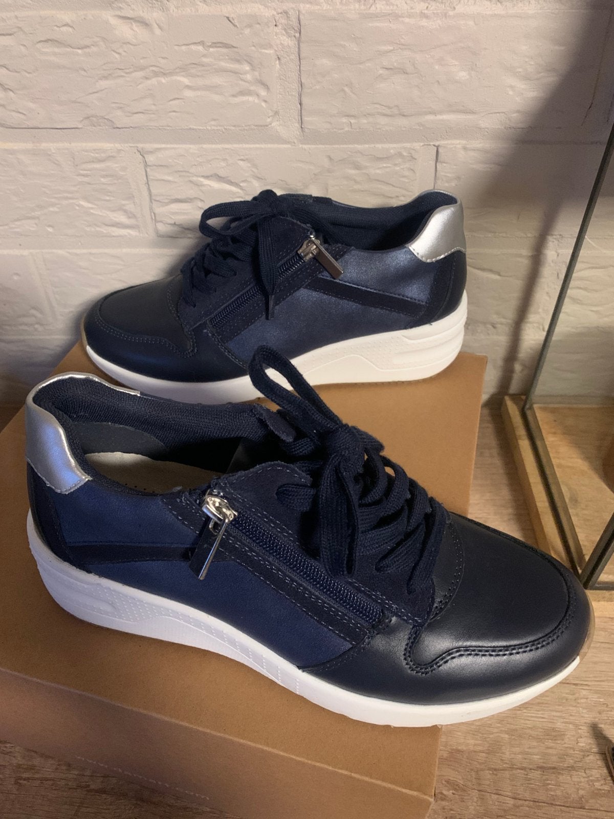 Chaussures Damart à petit talon compensé taille 38 neuves, Vêtements | Femmes, Chaussures, Neuf, Enlèvement ou Envoi, Bleu, Chaussures basses