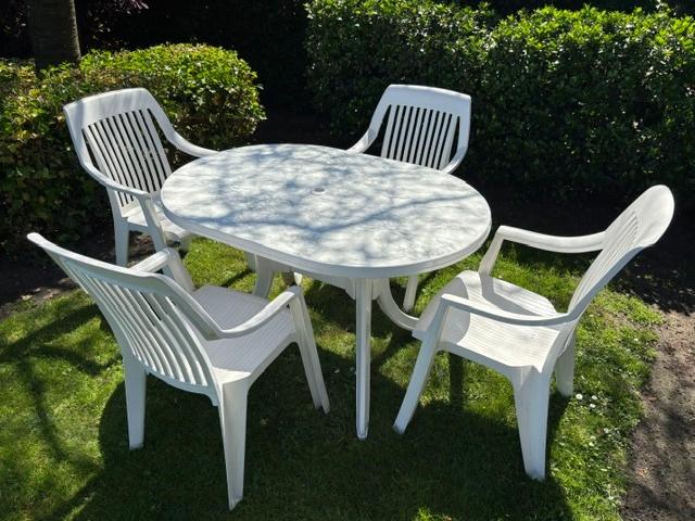 set tuintafel, ovaal, demonteerbaar + 4 stoelen, stapelbaar, Tuin en Terras, Tuintafels, Zo goed als nieuw, Ovaal, Kunststof, Ophalen