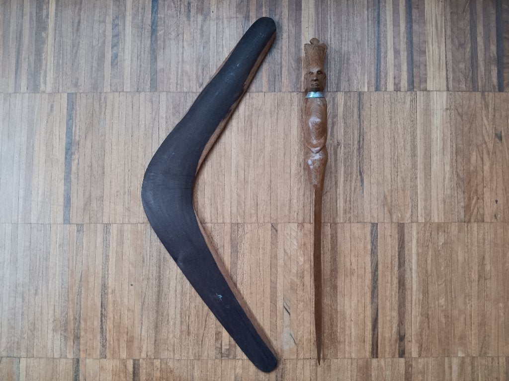 Houten oude boemerang en Afrikaans houten mes, Enlèvement ou Envoi, Bois, Sculpture sur bois