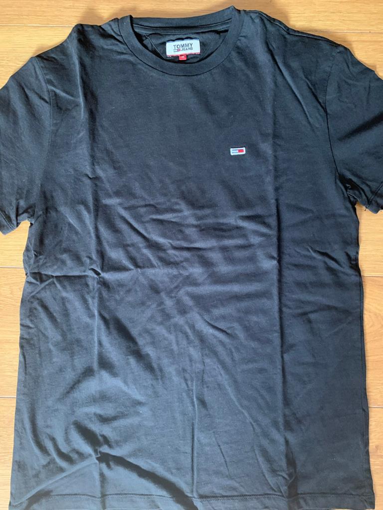 Zwarte tshirt tommy medium, Kleding | Heren, T-shirts, Ophalen of Verzenden, Zo goed als nieuw, Maat 48/50 (M), Zwart