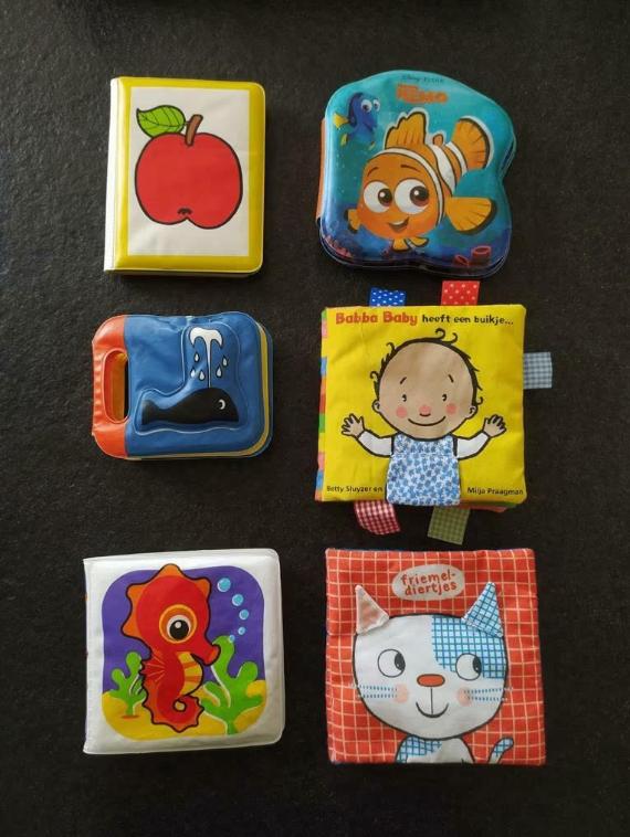 6 stoffen en plastic babyboekjes, Boeken, Ophalen of Verzenden, Uitklap-, Voel- of Ontdekboek, 0 tot 6 maanden, Zo goed als nieuw