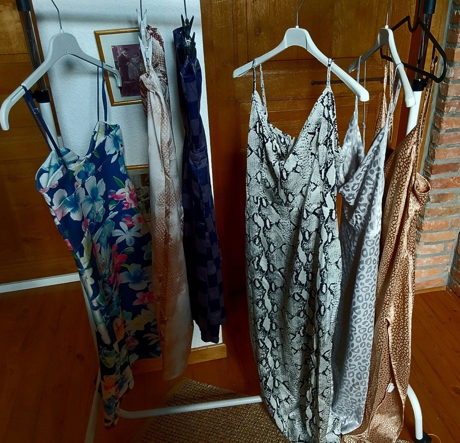 Lot 72 robes de divers modèles et coloris taille 38/40
Diver, Diverses, Enlèvement ou Envoi, Porté, Taille 38/40 (M)
