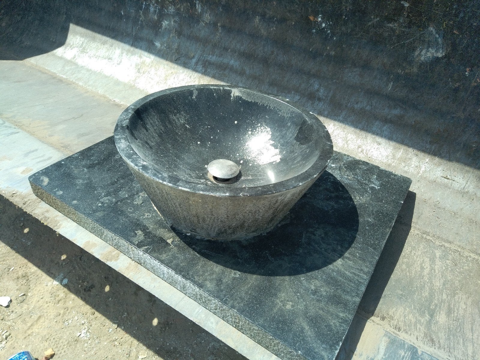 Arduinen blad met lavabo, Enlèvement