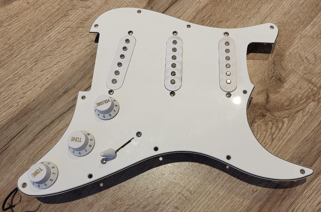 slagplaat + pick ups Squier, Ophalen of Verzenden, Zo goed als nieuw, Elektrische gitaar