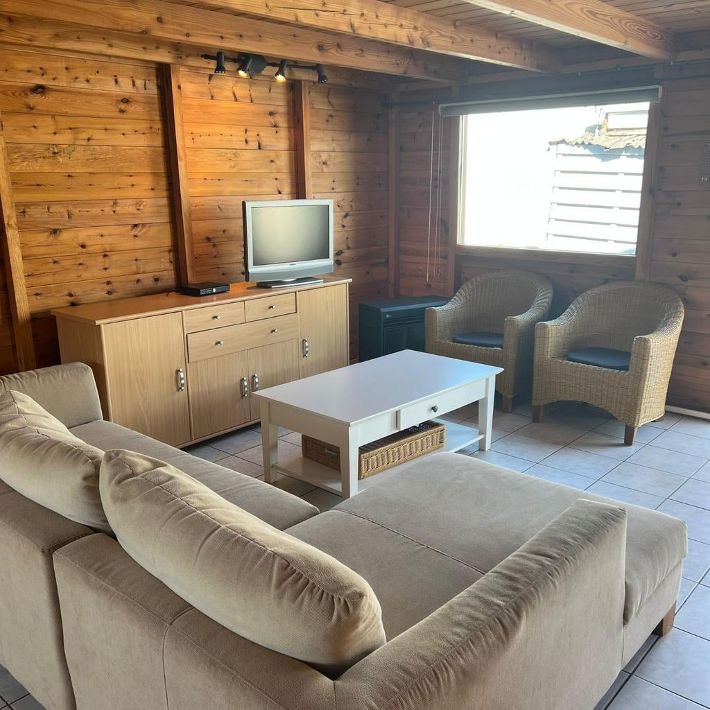 Beige hoekbank salontafel dressoir stoelen en tv, Ophalen