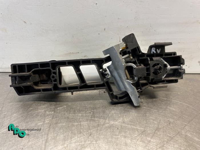 Poignée portière 2portes droite d'un Ford Fiesta (Fiesta 0, Autos : Pièces & Accessoires, -, 3 mois de garantie, -, -