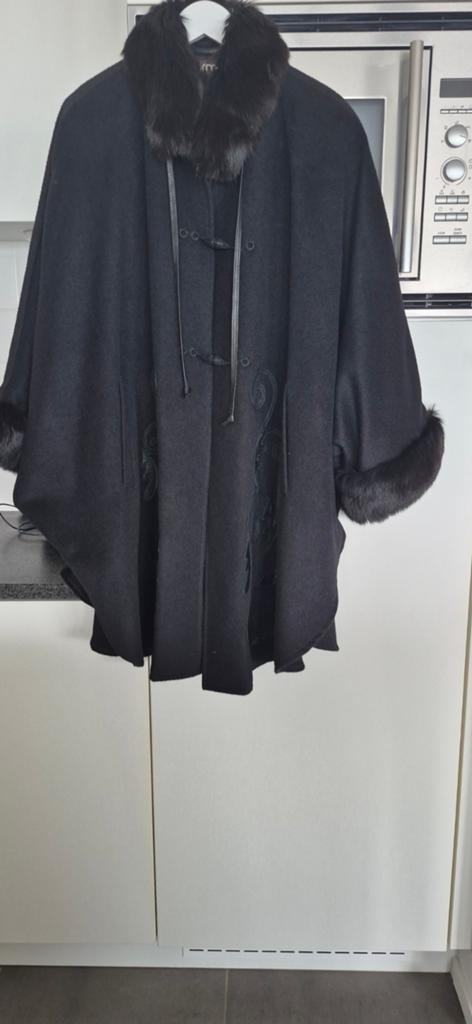 Poncho noir, Vêtements | Femmes, Enlèvement