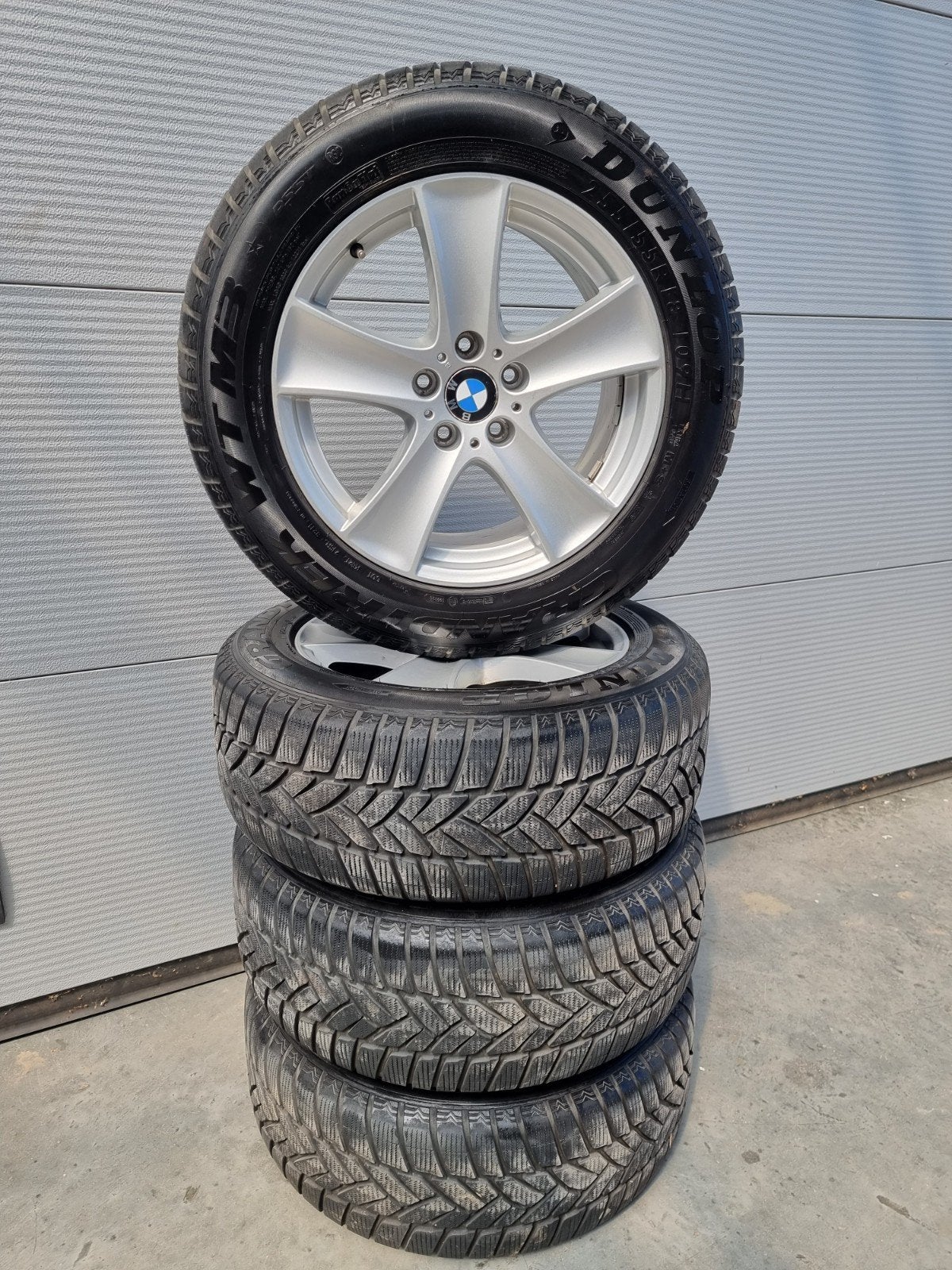 Bmw x5 bons pneus avec jantes, Autos : Pièces & Accessoires, Pneus et Jantes, Pneus hiver, 255 mm, Enlèvement ou Envoi