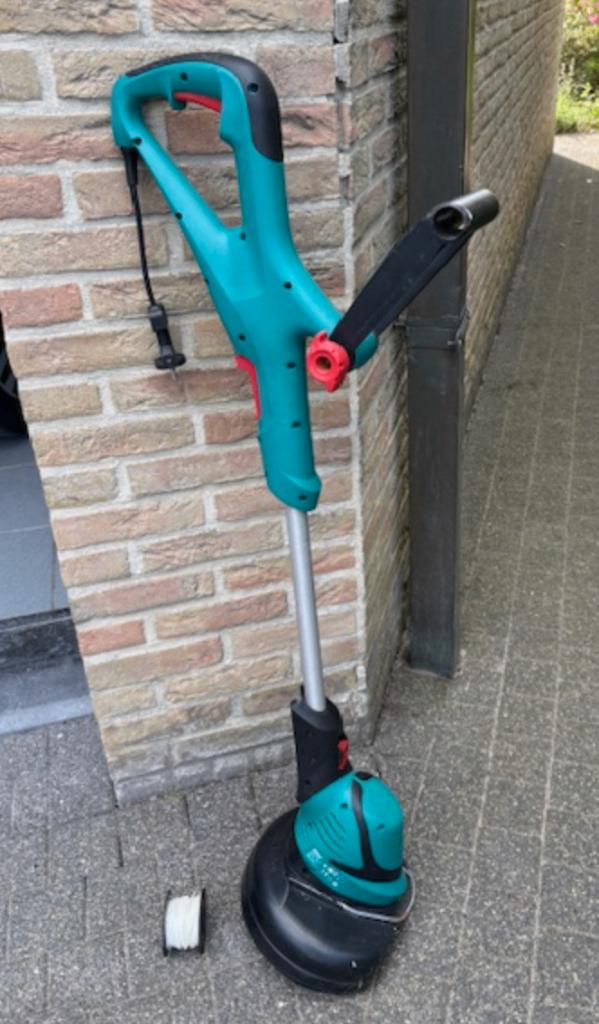 grastrimmer BOSCH + reservespoel trimdraad, Tuin en Terras, Grastrimmers, Zo goed als nieuw, Elektrisch, Ophalen