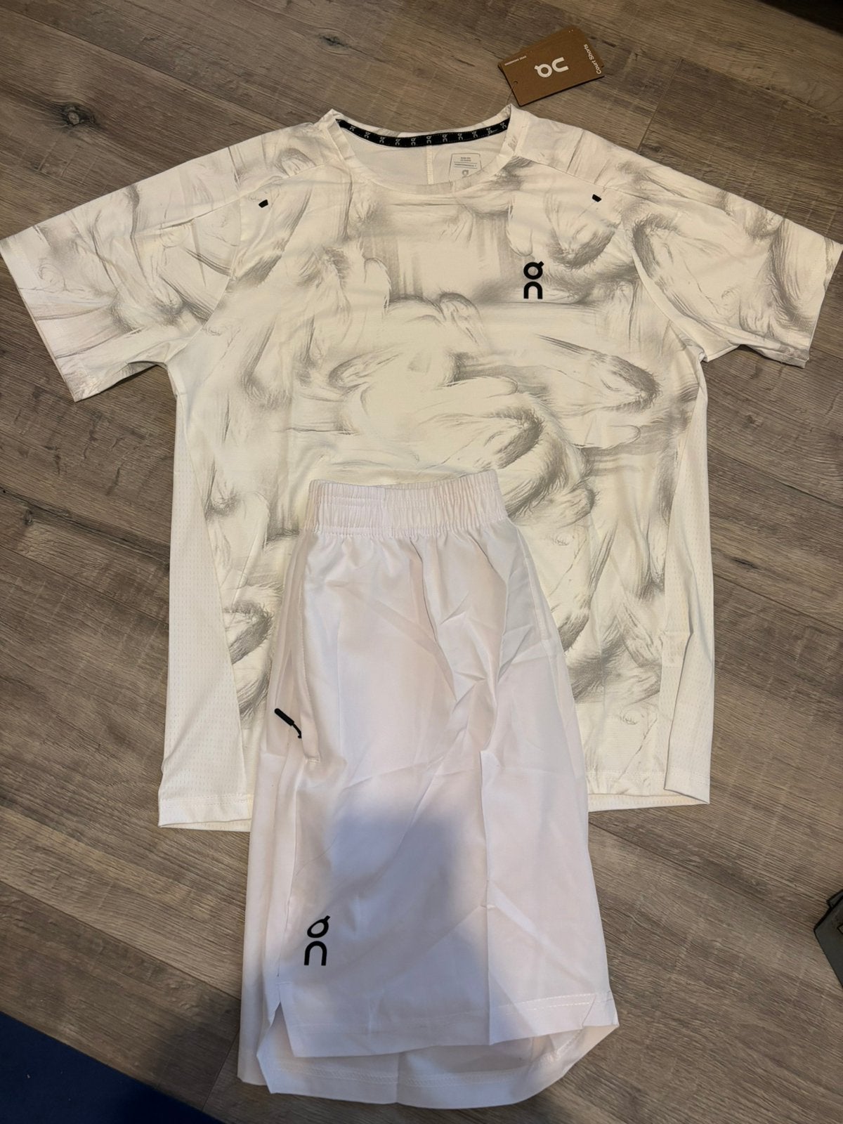 On Cloud Running Sportset - Maat M, Ophalen of Verzenden, Nieuw, Maat 48/50 (M), Wit