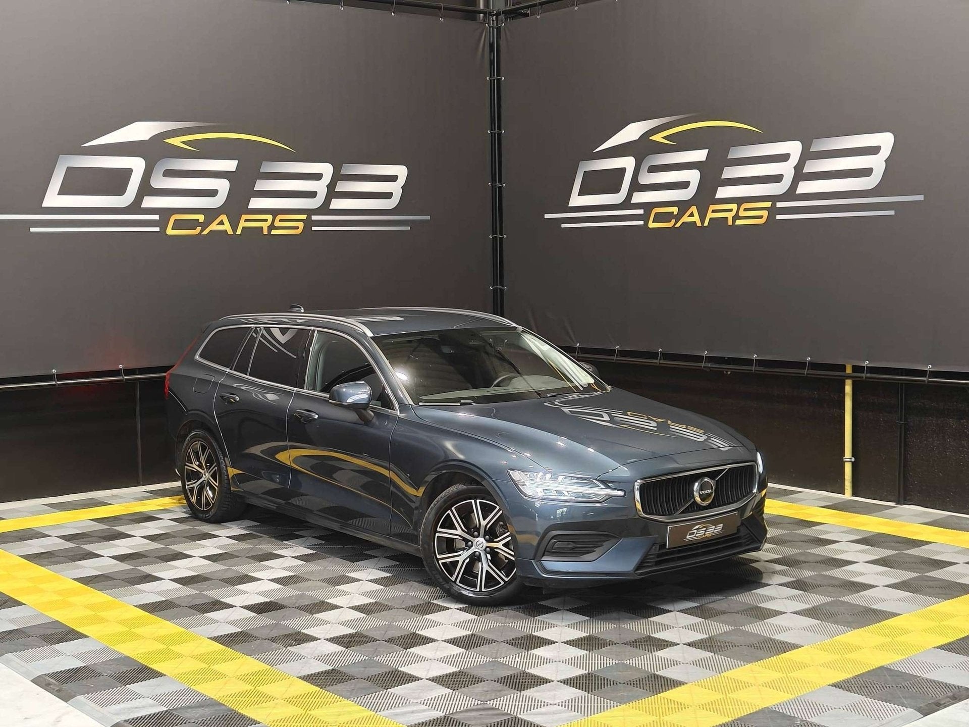 Volvo V60 2.0 B3 MHEV 163pk/LED/WarmLeder/Keyless/DodeHoek/C, Auto's, Volvo, Automaat, 2240 kg, Gebruikt, 4 cilinders