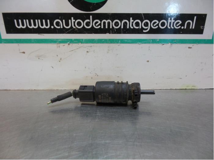 Ruitensproeierpomp voor van een Volkswagen Golf (Golf 04-), Auto-onderdelen, Ruiten en Toebehoren, Volkswagen, Gebruikt, 3 maanden garantie