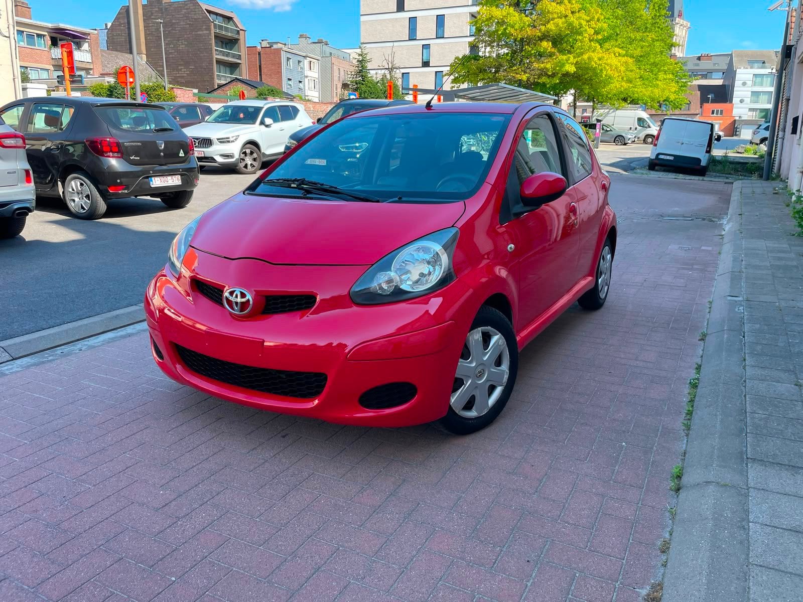 Toyota Aygo/essence/Automatique/2011/92000.km /Garantie, Autos, Toyota, Rouge, Euro 5, Achat, 998 cm³