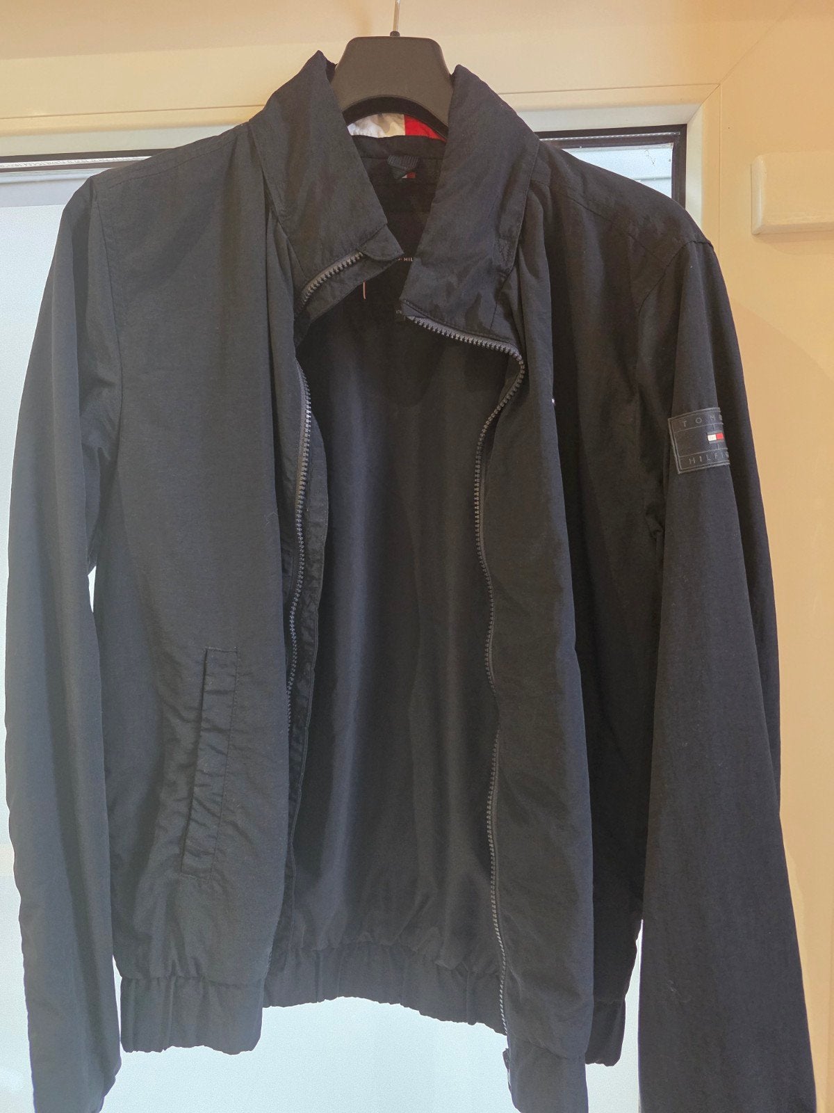 Veste Tommy garçon taille 176, Enfants & Bébés, Enlèvement ou Envoi, Tommy Hilfinger, Garçon, Pull ou Veste