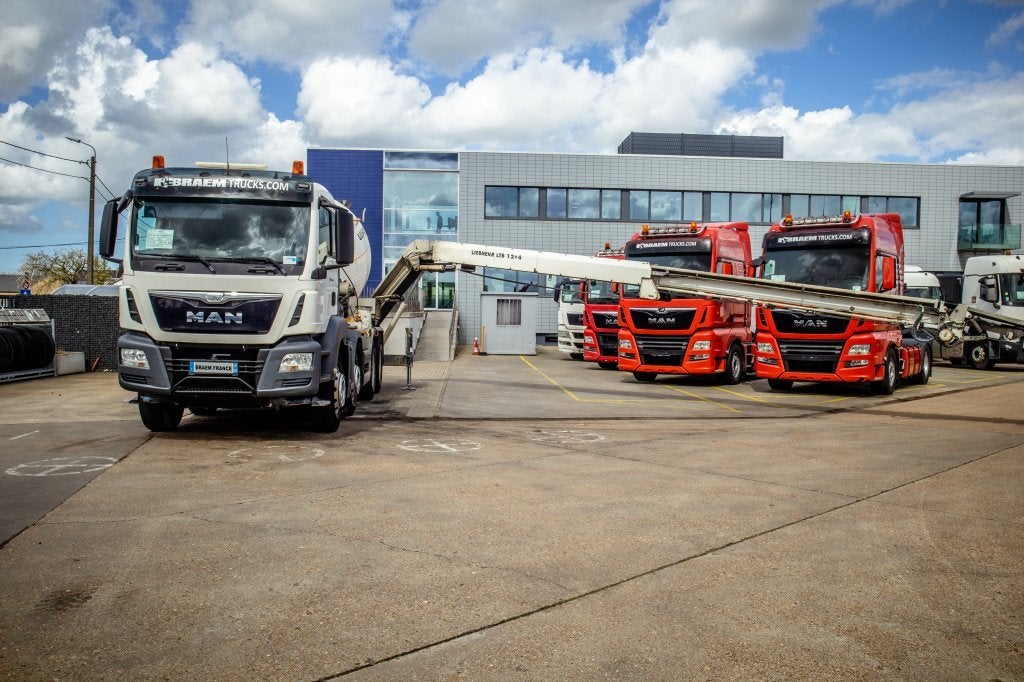 MAN TGS 32.400BB+LIEBHERR 8M³+BAND/TAPIS 16m (bj 2014), Auto's, Automaat, Achterwielaandrijving, 400 pk, Wit