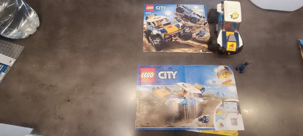 LEGO City Woestijn Rallywagen - 60218 compleet, Lego, Ophalen of Verzenden, Minifiguur, Compleet