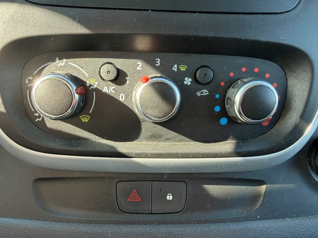 Nissan NV300 (Stock ID 92754) MOTOR DEFECT!!! — 21