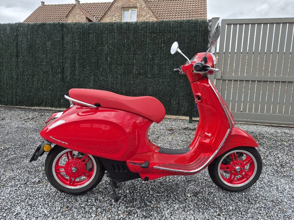 Vespa Primavera Elettrica Red, Fietsen en Brommers, Ophalen, Overige modellen, Elektrisch, 0 cc