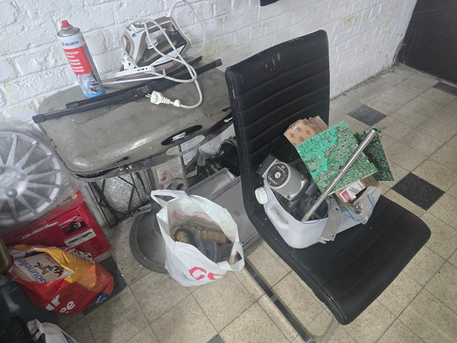 Métaux, ferraille, barbecue et chaise à donner, Enlèvement