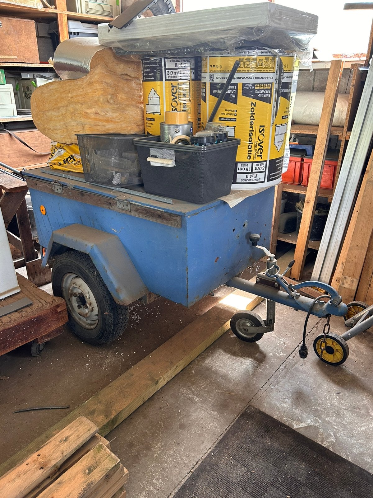 Oude aanhangwagen, Enlèvement, Utilisé