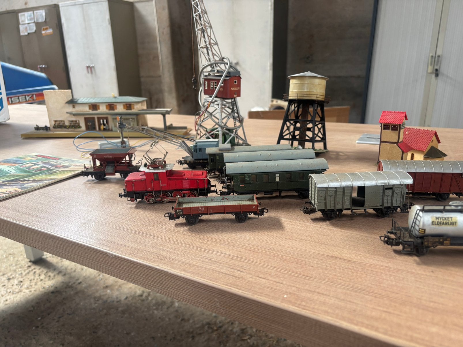 Ensemble de train Marklin + wagons, rails, chalets, Enlèvement, Utilisé, Locomotive