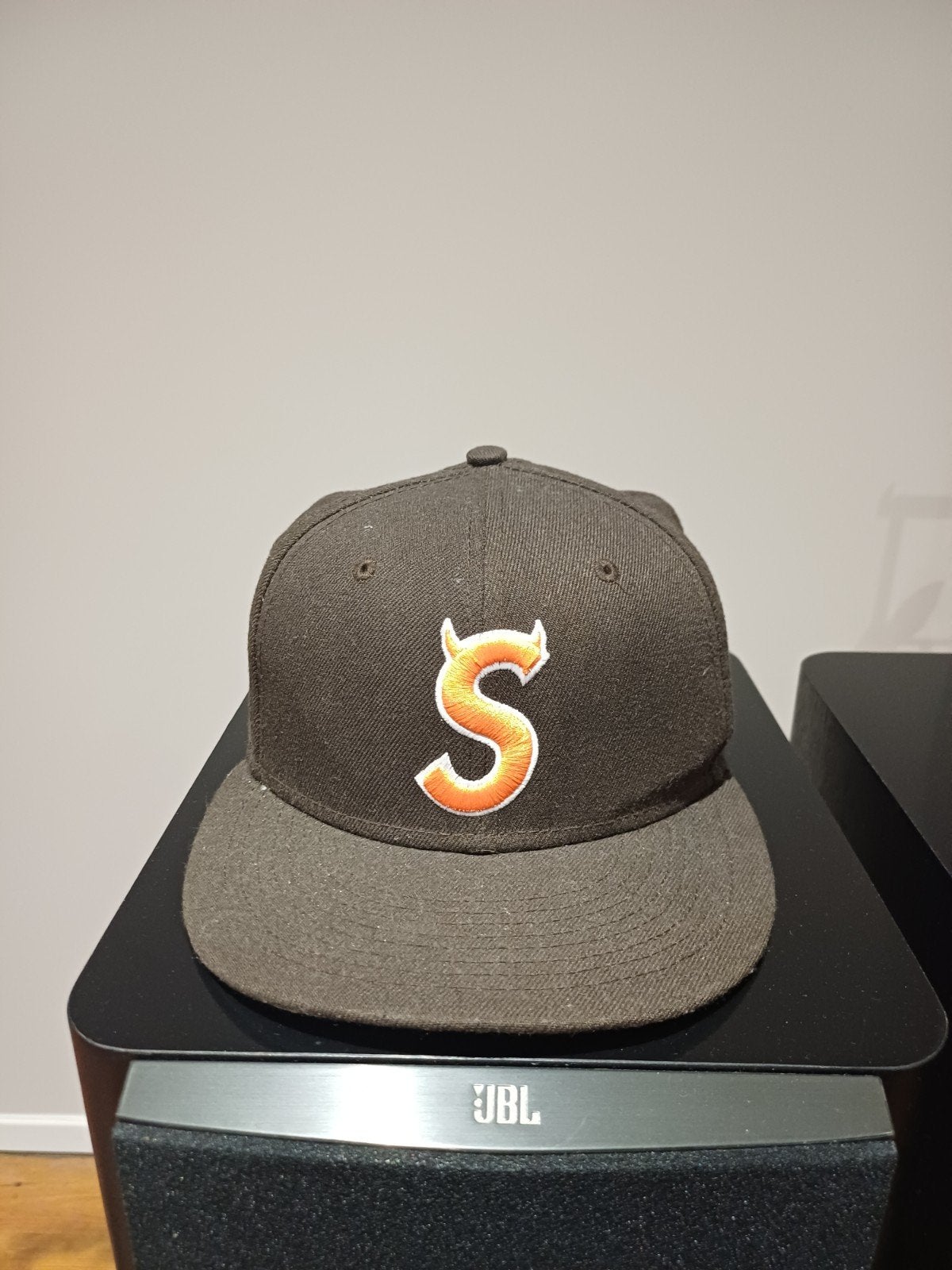 Casquette Supreme New Era logo S, Vêtements | Hommes, Chapeaux & Casquettes, Suprême, Comme neuf, Enlèvement, Casquette