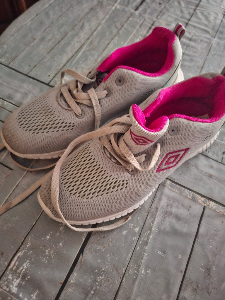 Umbro, Sport en Fitness, Overige typen, Zo goed als nieuw, Overige sporten, Ophalen
