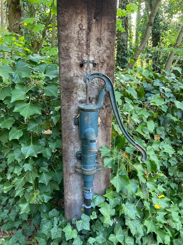 gietijzeren waterpomp, Ophalen, Zo goed als nieuw