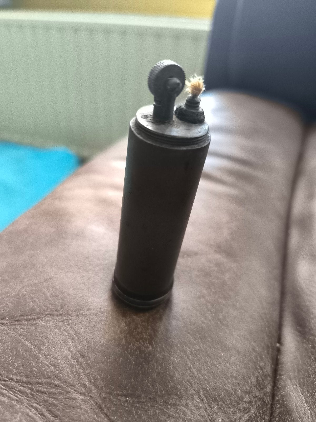 Zelfgemaakte briquette eerste of tweede WO, Ophalen, Aansteker