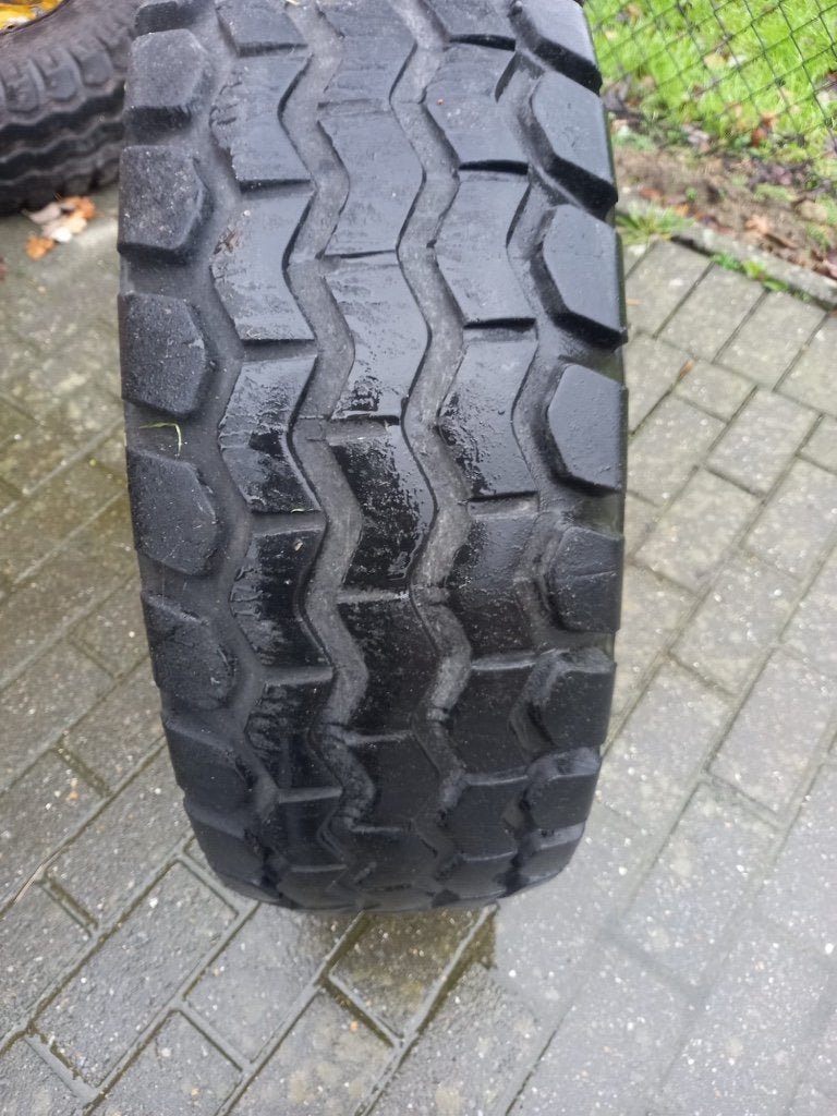 Een band, Zakelijke goederen, Landbouw | Werktuigen, Ophalen, Overige
