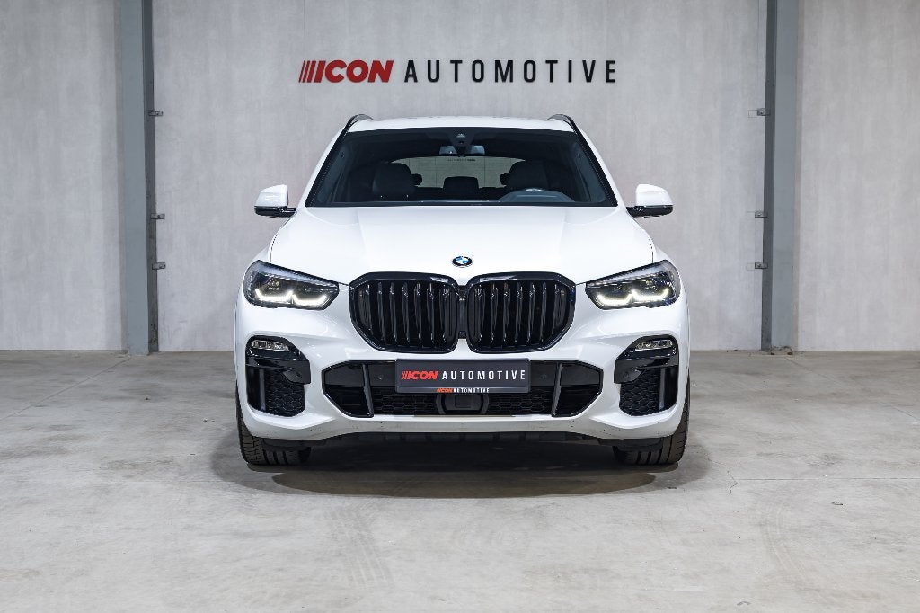 BMW G05 X5 45E M - M PACK | 22" | ACC | COMFORTZETELS | XDRI, Auto's, Automaat, Dealer onderhouden, 3500 kg, Wit