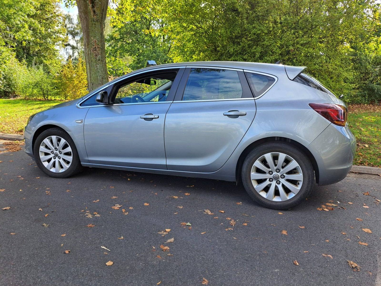 Opel Astra 1.7 CDTI. Met  86000 km. Euro 5. Goede staat., Auto's, Voorwielaandrijving, Zwart, 4 cilinders, Leder