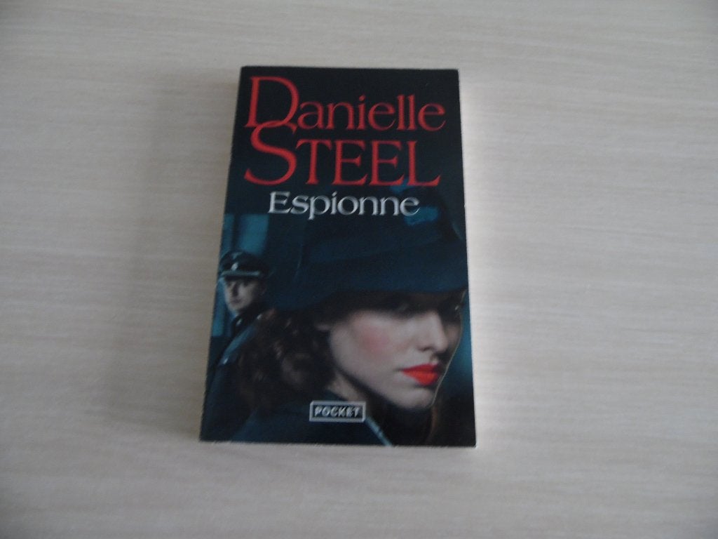 ESPIONNE        DANIELLE STEEL, Ophalen of Verzenden, Zo goed als nieuw, Danielle Steel., Amerika