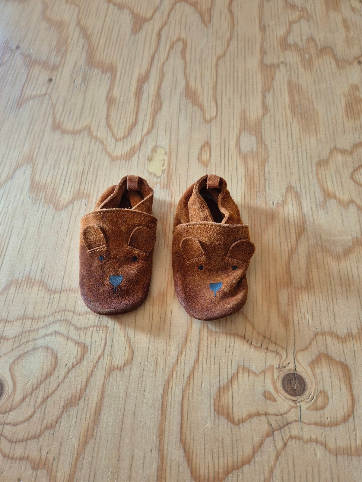 Babyslofjes uit bruin leder - Maat 21, Kinderen en Baby's, Babykleding | Schoentjes en Sokjes, Slofjes, Gebruikt, Jongetje of Meisje