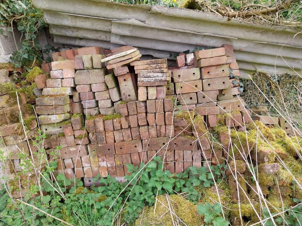 Brikken en betonblokken, Ophalen